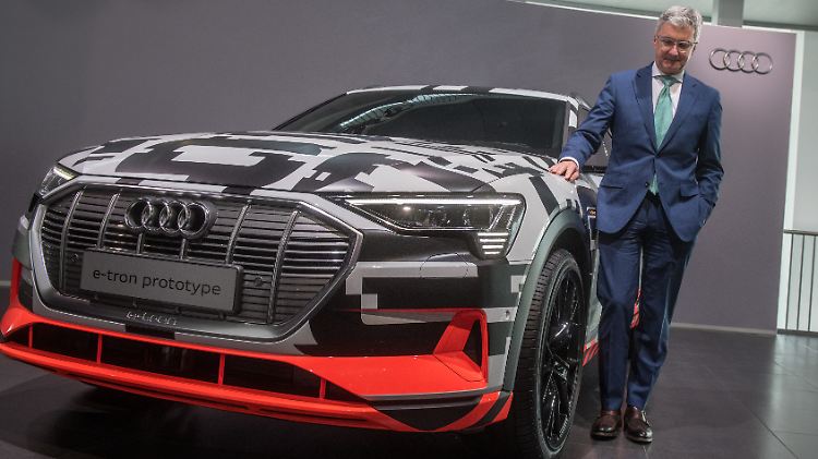 Das neue "e-tron"-Modell kommt später, Audi-Chef Stadler (Archivbild) sitzt weiter in U-Haft.