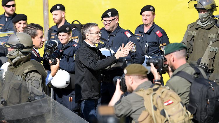 Ich bin fest entschlossen dass sich Ereignisse wie 2015 nie mehr wiederholen dürfen", sagt Kickl.
