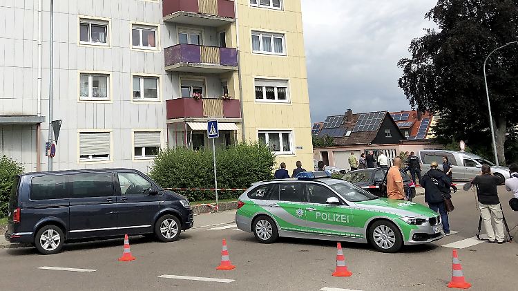 Einsatzkräfte sicherten den Tatort in Gunzenhausen ab.