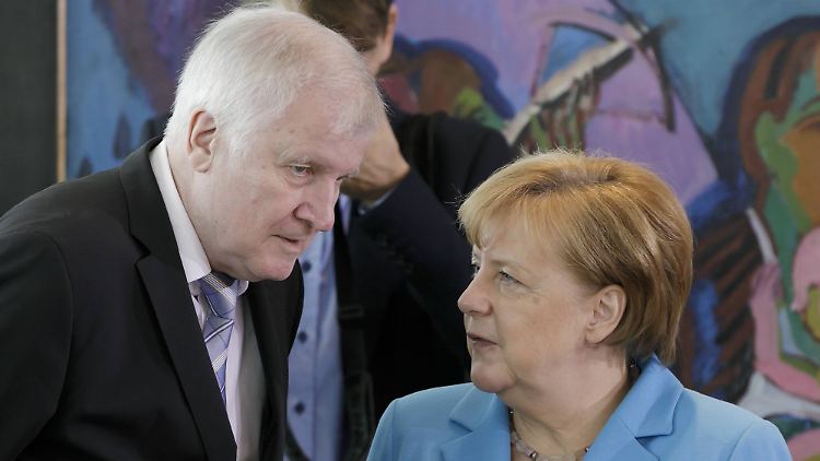 Seehofer will anordnen, dass Asylbewerber, die bereits in einem anderen EU-Land registriert wurden, an der deutschen Grenze abgewiesen werden.