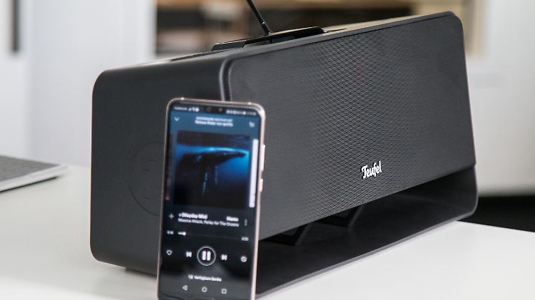 Der Teufel Boomster spielt Musik per Bluetooth ab, hat aber noch mehr drauf. 