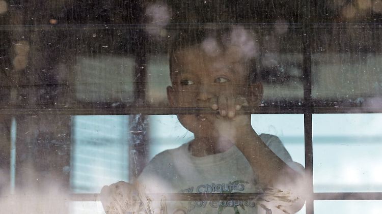 Noch immer sind jedoch mehr als 2000 Immigrantenkinder in Aufnahmezentren in 17 Bundesstaaten verteilt.
