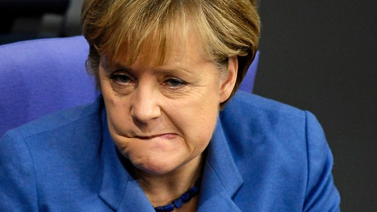 Kanzlerin Merkel bleibt stehen mit ihrer Union.