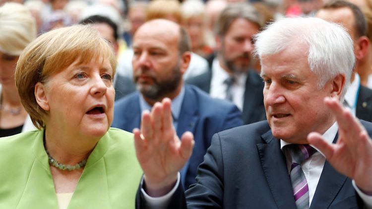 Beziehung vor dem Aus? Seehofer und Merkel.