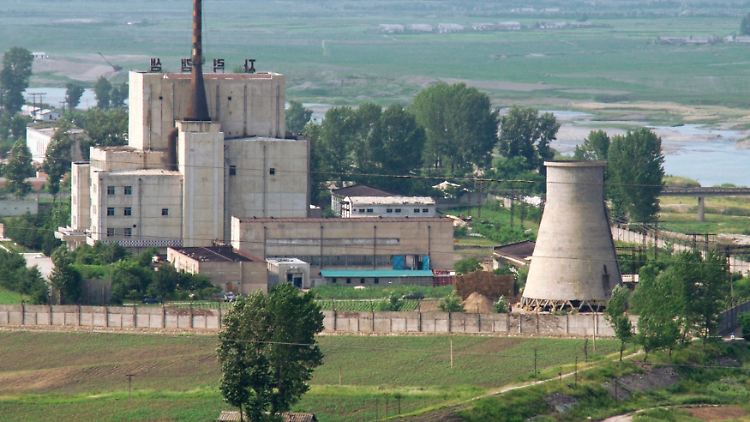 Im Jahr 2008 wurde schon einmal ein Zeichen der atomaren Abrüstung gesetzt und der Kühlturm des Reaktors in Nyongbyon gesprengt.