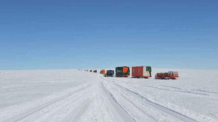 Chinesische Antarktis-Expedition auf dem Weg zum Dome Argus zur Errichtung einer Antarktisstation im Jahr 2008. Dort wurden  die bisher tiefsten Temperaturen auf der Erdoberfläche gemessen.