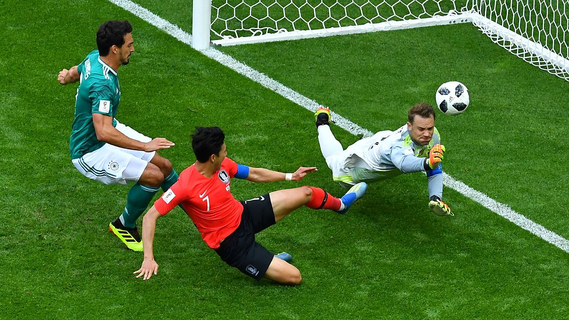 Knapp war's: Neuer patzt und bügelt gleich wieder aus.