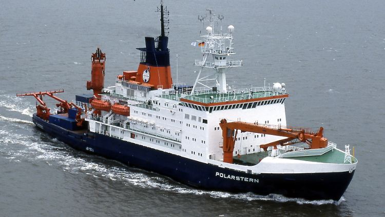 Rund 100 Männer und Frauen sollen stets auf der "Polarstern" arbeiten.