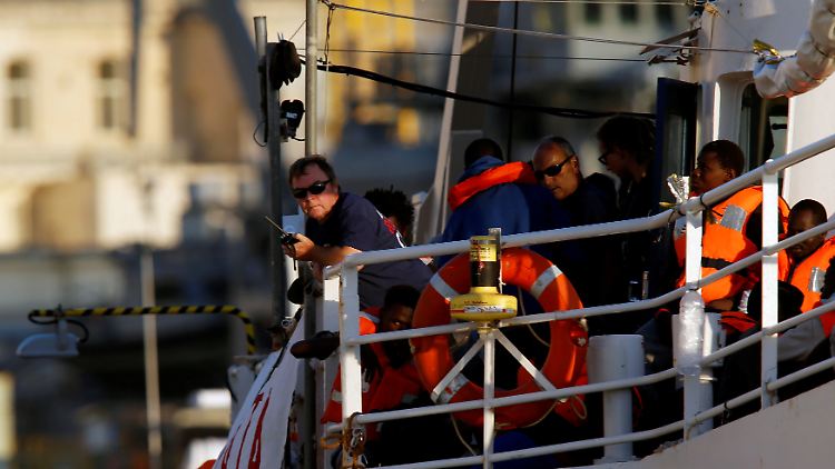 Claus-Peter Reisch an Bord der "Lifeline".