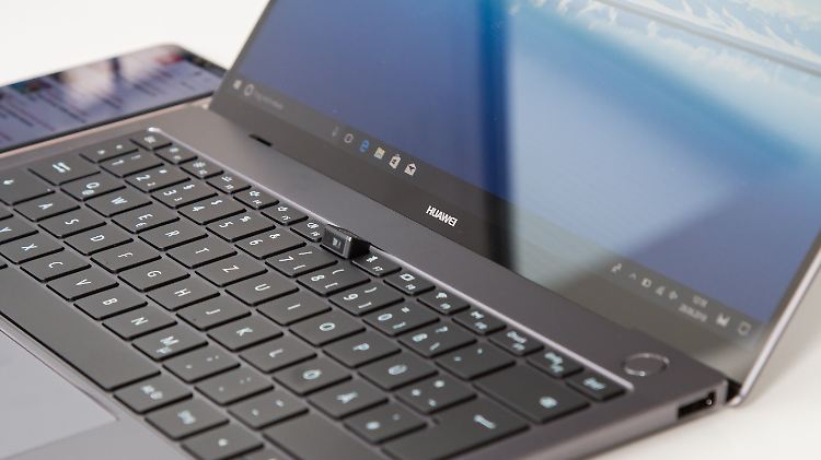 Die Webcam des Huawei Matebook X Pro versteckt sich unter einer Klappe.