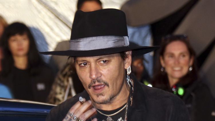Johnny Depp hat Galgenhumor, wenn ihm Verschwendung vorgeworfen wird.