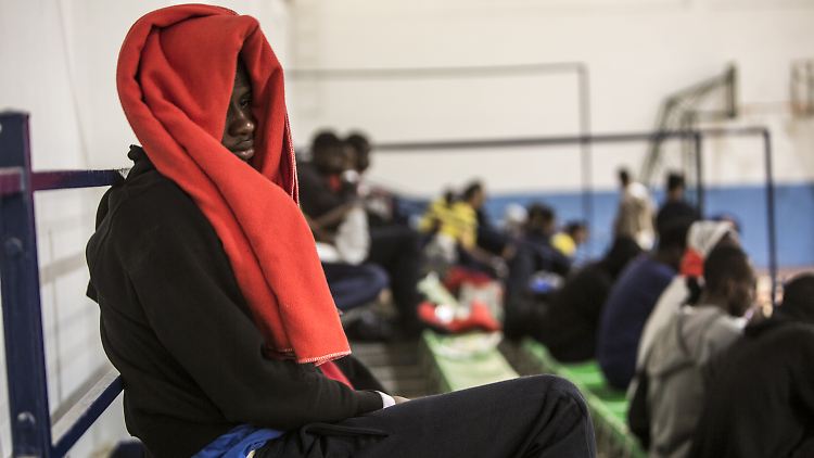In Zukunft könnten gerettete Bootsflüchtlinge in geschlossenen Aufnahmelagern untergebracht werden.