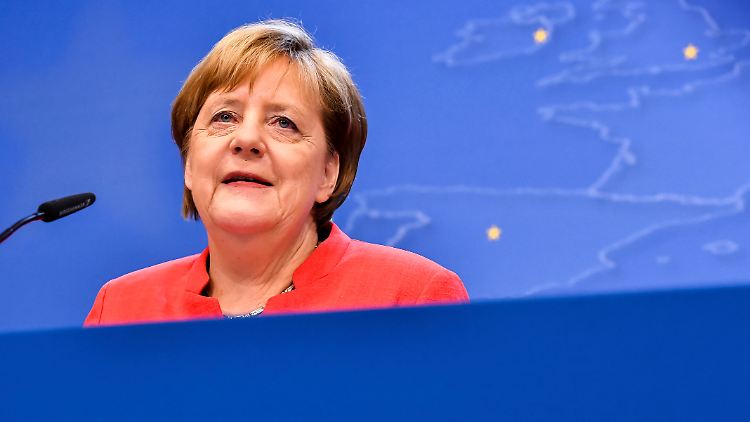"Wirkungsgleichheit" hergestellt: Angela Merkel nach dem EU-Gipfel.