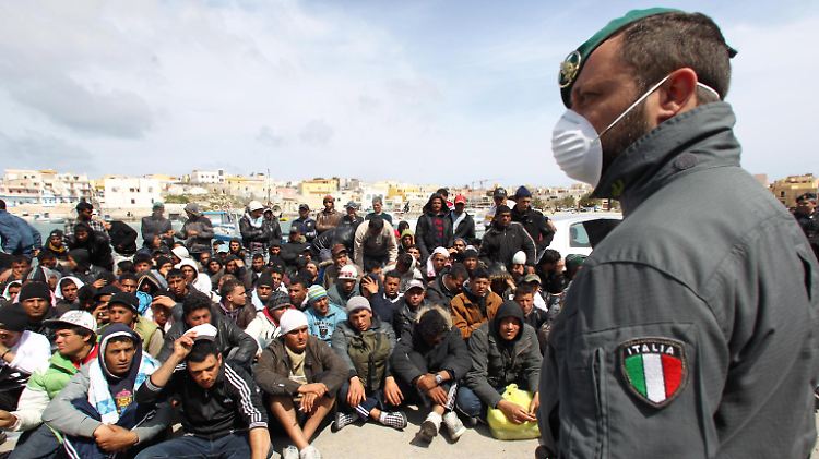 Bereits im Jahr 2011 waren die Auswirkungen der steigenden Flüchtlingszahlen auf der italienischen Mittelmeerinsel Lampedusa spürbar.