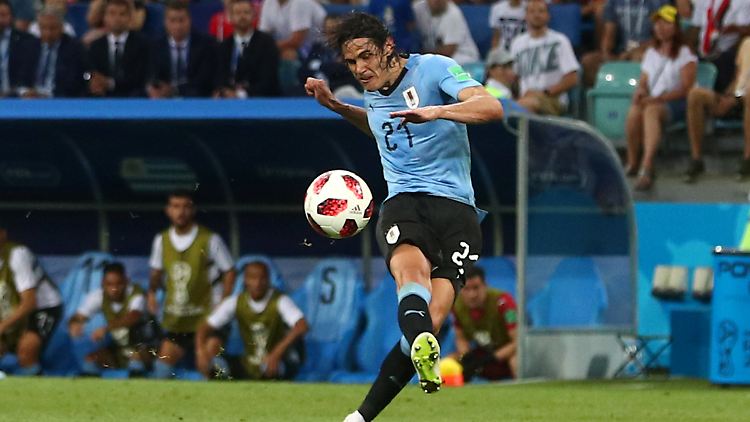 Edinson Cavani kann's sowohl mit dem Kopf als auch mit dem Fuß herausragend. Der Stürmer führt Uruguay mit zwei Treffern ins Viertelfinale.