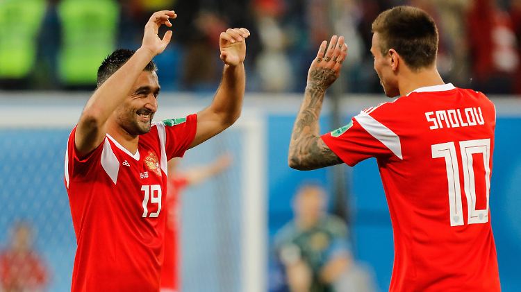 Alexander Samedov und Fedor Smolov werden sich vom Favoritentipp ihres Präsidenten wohl nicht beeindrucken lassen.