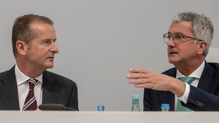 "Habe Stadler als Problemlöser erlebt": Volkswagen-Chef Herbert Diess (l.) und Rupert Stadler (Archivbild).