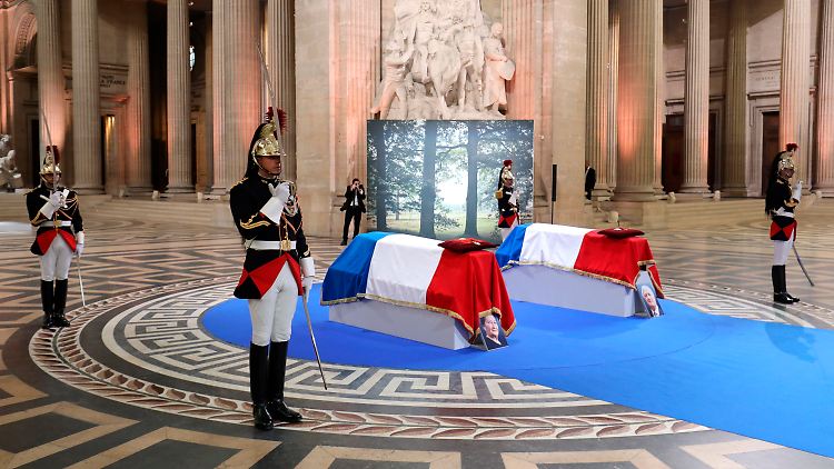 Tausende haben dem Sarg Veils auf dem Weg ins Panthéon die letzte Ehre erwiesen.