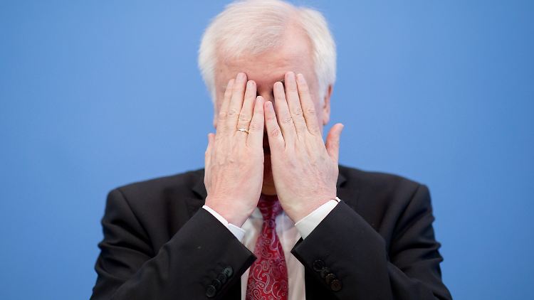 Horst Seehofer will seine Ämter abgeben, der Parteivorstand will das nicht akzeptieren. Ein Ende des Streits in der Union ist nicht absehbar.