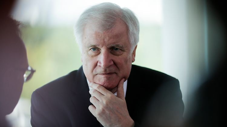 Ist Horst Seehofer in einer Woche noch Innenminister? 
