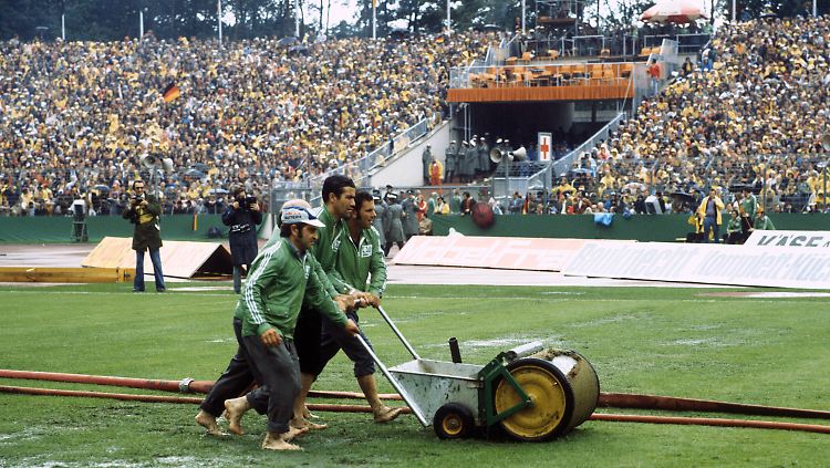 Das WM-Gruppenspiel zwischen Deutschland und Polen am 3. Juli 1974 ist als "Wasserschlacht von Frankfurt" bekannt.