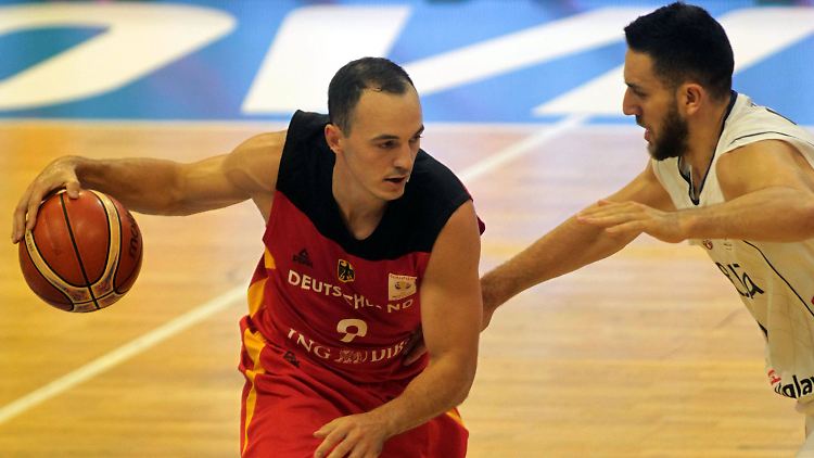 Karsten Tadda gegen Vasilije Micic: Am Ende gewinnt Deutschland beim Olympia-Zweiten Serbien.