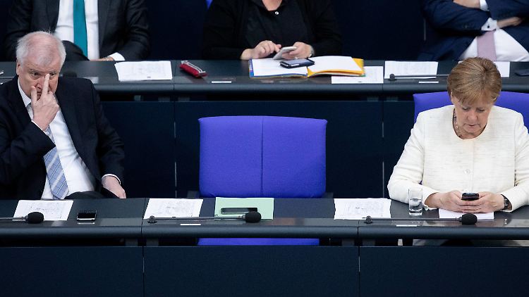 Schwieriges Verhältnis: Seehofer und Merkel.