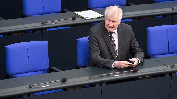 Innenminister Horst Seehofer will am Donnerstag nach Österreich reisen, um den Weg für ein bilaterales Abkommen zu bereiten.