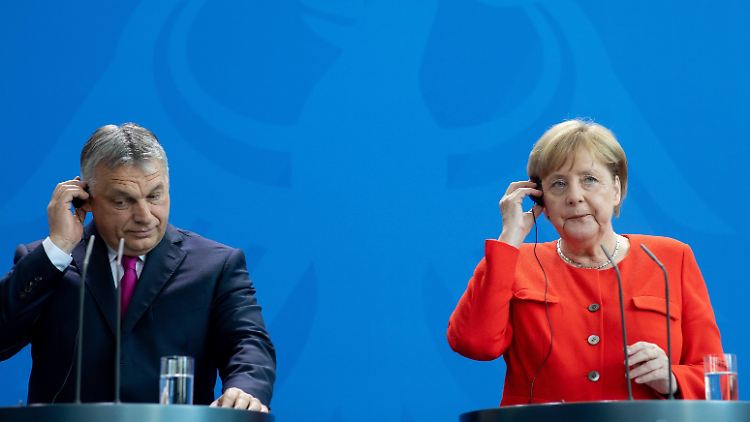 Sie wollen trotz aller Meinungsverschiedenheiten weiter zusammen arbeiten: Viktor Orbán und Angela Merkel.