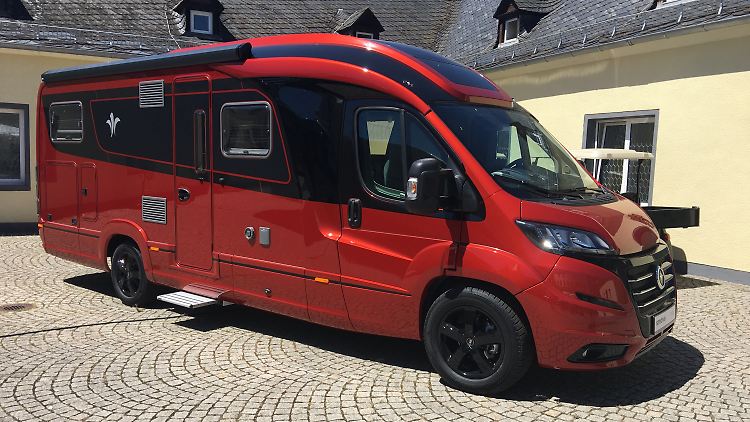 Wer mit dem Niesmann Sove in "Frozen Red Metallic" vorfährt, der kann sicher sein, dass er die Blicke auf sich zieht.