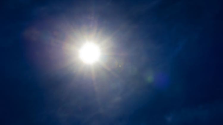 Wohnhäuser in vielen Regionen sind nicht auf Hitzewellen eingestellt und heizen sich sehr auf.