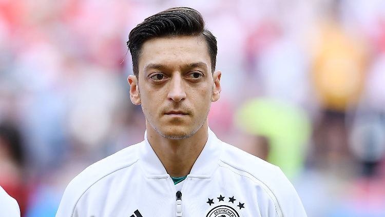 Mit seinen Worten über Mesut Özil könnte Oliver Bierhoff eine fatale Signalwirkung entfachen.