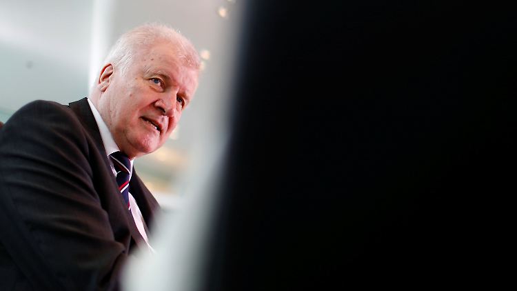 Horst Seehofer hat sich zum Werkzeug der AfD machen lassen.