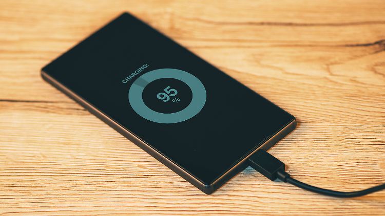 Ist es schädlich, ein Smartphone über Nacht zu laden?