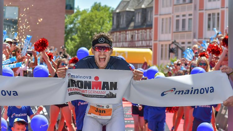 Der neue Europameister: Jan Frodeno beim Zieleinlauf in Frankfurt.