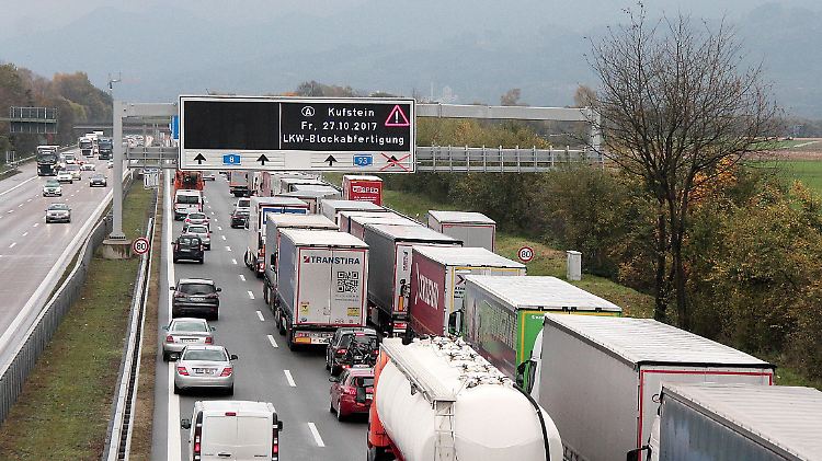 Staugefahr: Urlaubsreisende Richtung Österreich und Italien müssen in dieser Woche zusätzliche Zeit für die Grenze einplanen.