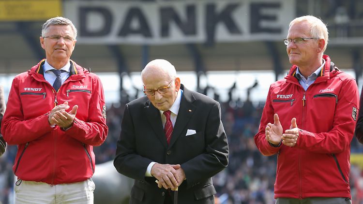 "Danke": Springreit-Legende Hans Günter Winkler war bis zu seinem Tod "interessiert an den Entwicklungen des deutschen Springsports".
