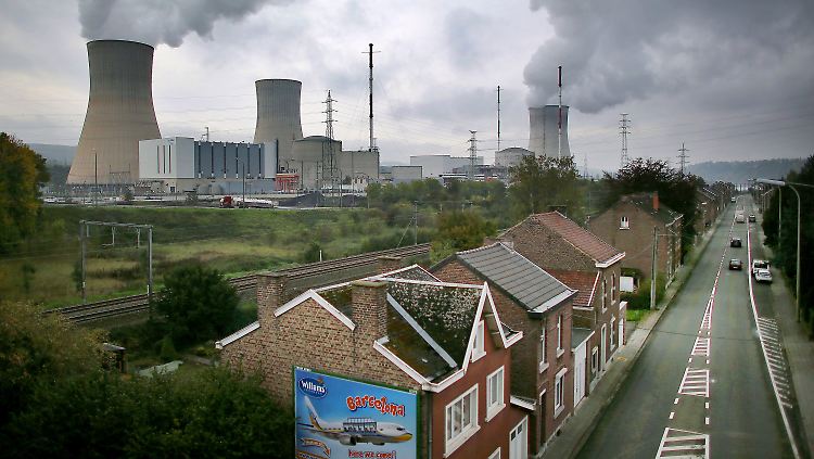 Das AKW Tihange: Die Risse in den Druckbehältern der belgischen Atommeiler waren zum ersten Mal 2012 aufgefallen.