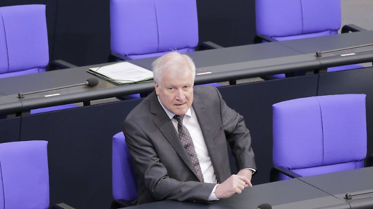Innenminister Seehofer auf der Regierungsbank - seinen "Masterplan" hat er im Kabinett aber nicht abgestimmt.