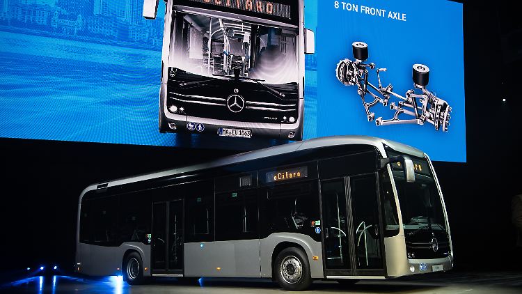 Besser spät als nie: Daimler präsentiert seinen ersten Elektro-Bus.