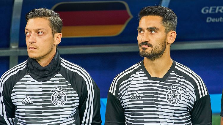 Die Debatte um die DFB-Spieler Mesut Özil und Ilkay Gündogan dauert auch zwei Monate nach "Erdogate" an.