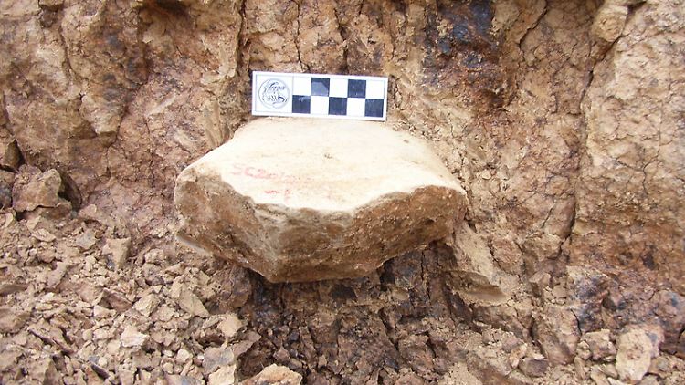 Steinwerkzeug aus der etwa 2 Millionen Jahre alten Löss-Fundschicht.
