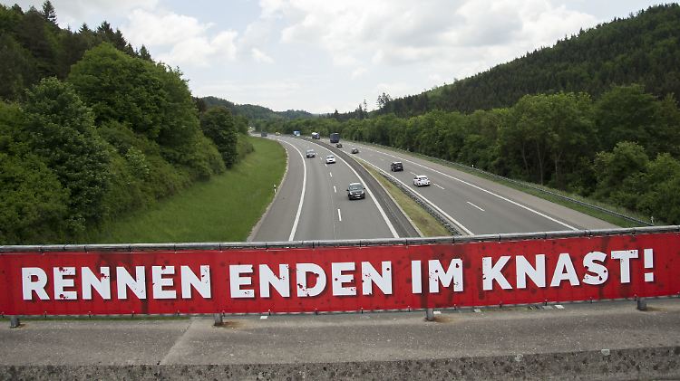 Ein dritter Fahrer war zuvor bereits per Strafbefehl ohne öffentliche Verhandlung verurteilt worden.