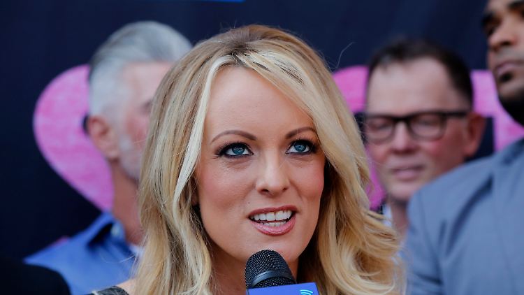 Stormy Daniels behauptet, 2006 Sex mit US-Präsident Trump gehabt zu haben.
