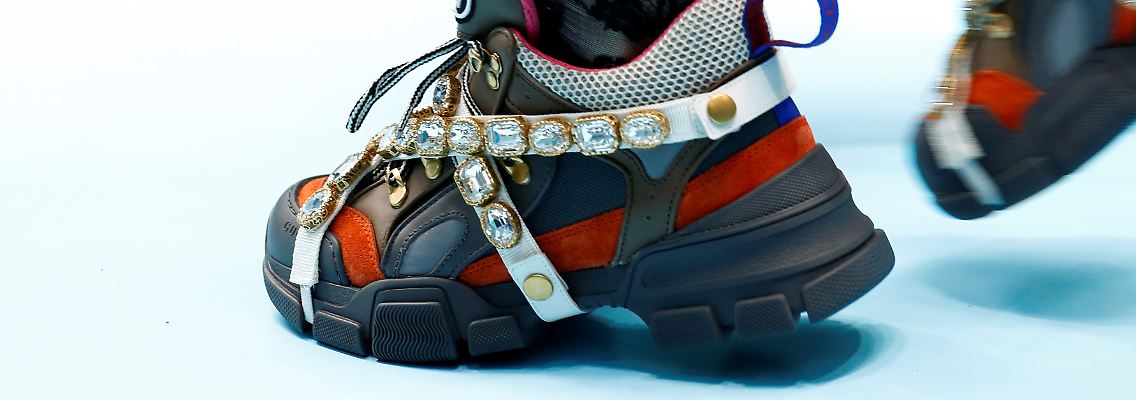 Besonders Gucci und Dior gelingt es,  jüngere Konsumenten an sich zu binden.