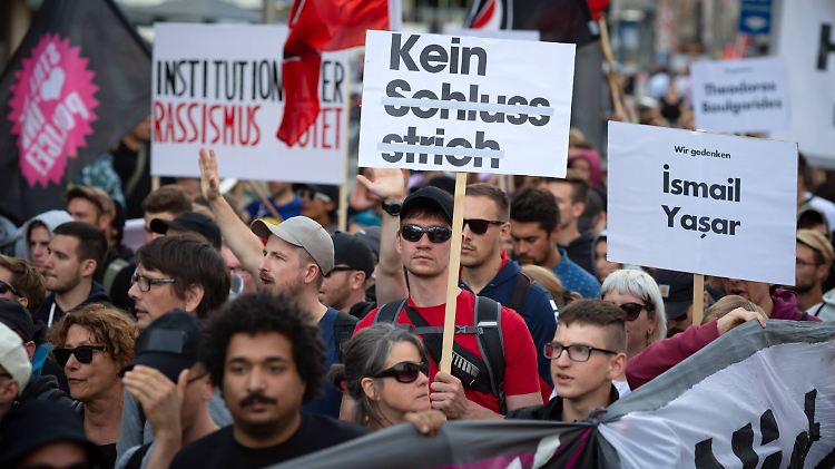 Mehrere tausend Menschen hatten in mehreren Städten nach der Urteilsverkündung im NSU-Prozess demonstriert.
