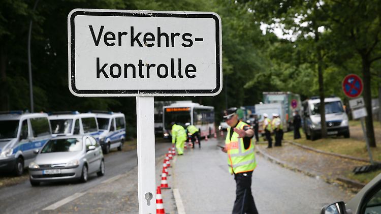 In vier Großkontrollen hat die Hamburger Polizei bislang das Einhalten des Dieselfahrverbots überprüft. 