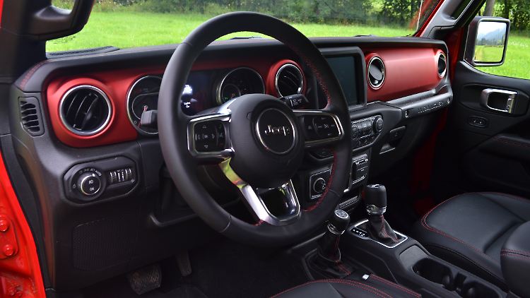 Im Inneren ist der Jeep Wrangler moderner geworden, ohne aber seine Wurzeln zu verleugnen.