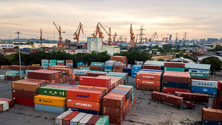 Chinas Ausfuhren in die USA wuchsen im Juni auf eine Rekordhöhe von 42 Milliarden US-Dollar an.