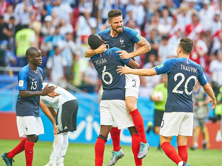 Im jungen französischen Fußball-Nationalteam ist Olivier Giroud äußerst beliebt.